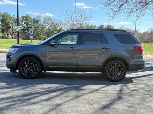 Used 2018 Ford Explorer XLT w/ Equipment Group 202A image 10