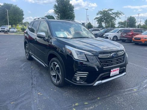 Used 2022 Subaru Forester Touring AWD/4WD image 2
