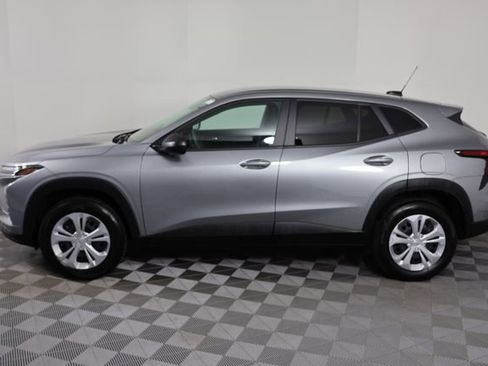 Used 2024 Chevrolet Trax LS w/ Driver Confidence Package image 5