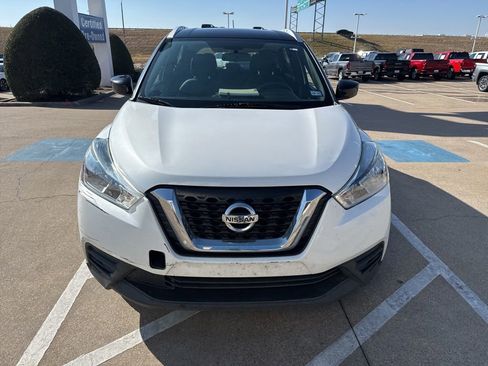 Used 2019 Nissan Kicks SV image 2