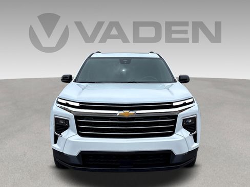 New 2026 Chevrolet Traverse LT w/ Sun and Wheel Package FWD image 2
