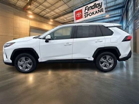 Used 2025 Toyota RAV4 XLE image 5