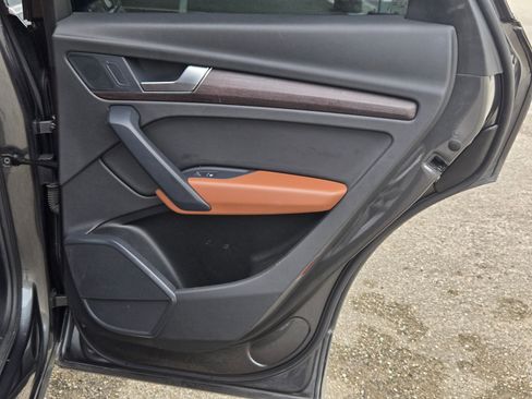 Used 2022 Audi Q5 2.0T Premium w/ Convenience Package image 26