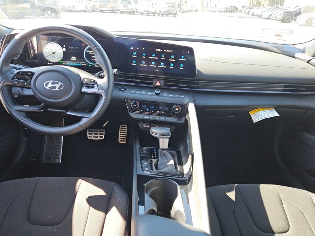 Used 2025 Hyundai Elantra SEL FWD image 16
