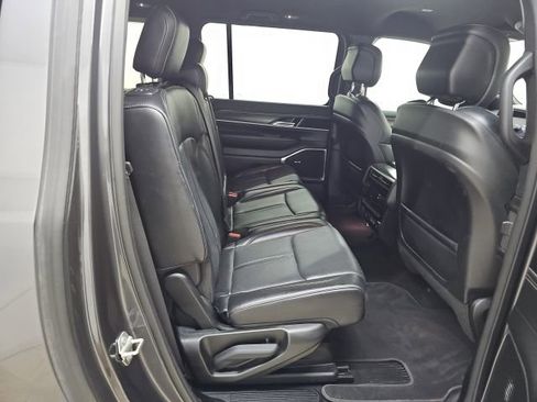 Used 2024 Jeep Wagoneer L Series II w/ Flexible Seating Group image 19