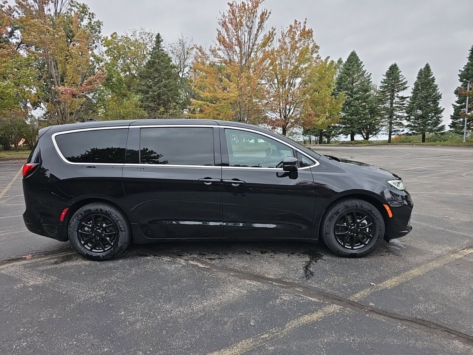Used 2025 Chrysler Pacifica Select FWD image 8