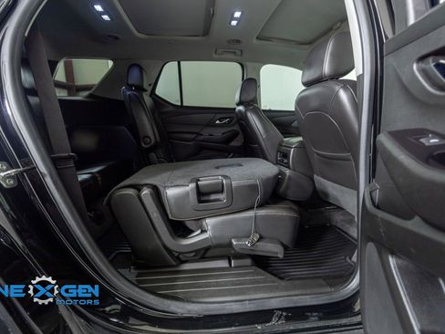 Used 2020 Chevrolet Traverse Premier FWD image 40