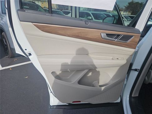 New 2026 Volkswagen Atlas SE image 22