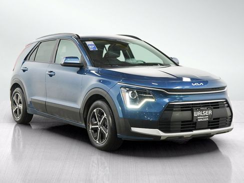 Used 2024 Kia Niro EX w/ EX Cold Weather Package FWD image 7