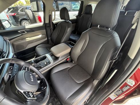 Used 2026 Kia Carnival FWD image 39
