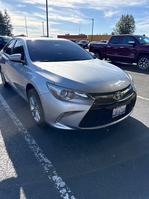 Used 2017 Toyota Camry SE w/ Moonroof Package FWD image 1