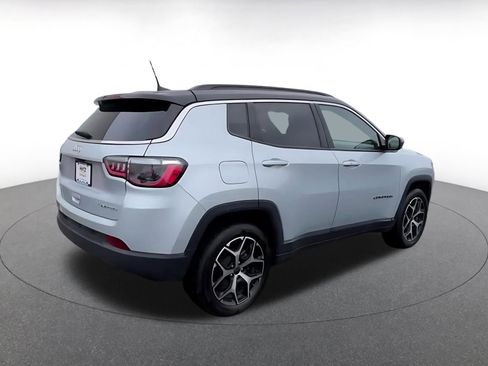 Used 2025 Jeep Compass Limited image 15