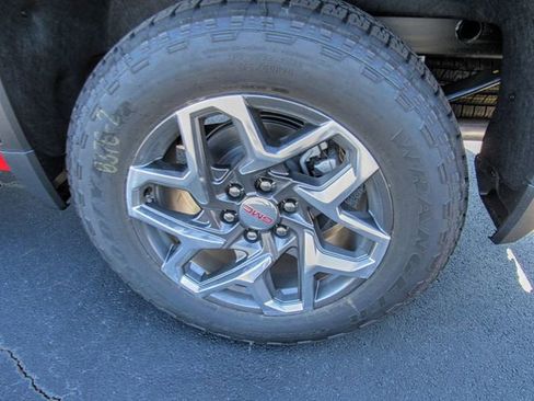 New 2026 GMC Sierra 1500 SLE w/ X31 Off-Road Package image 10