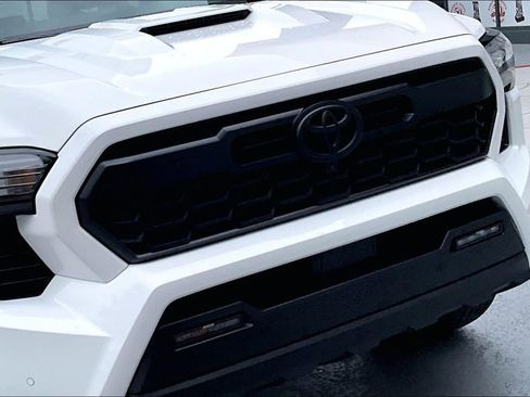 Used 2025 Toyota Tacoma TRD Sport w/ TRD Sport Premium Package AWD/4WD image 33