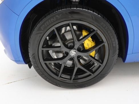 Used 2021 Alfa Romeo Stelvio Ti w/ Nero Edizione image 10