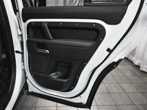 Used 2025 Land Rover Defender 110 S image 13