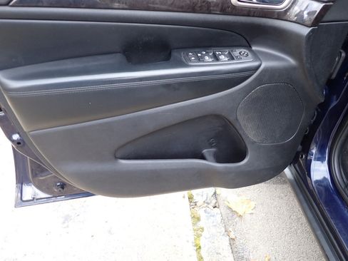 Used 2012 Jeep Grand Cherokee Laredo w/ Laredo E Group image 33