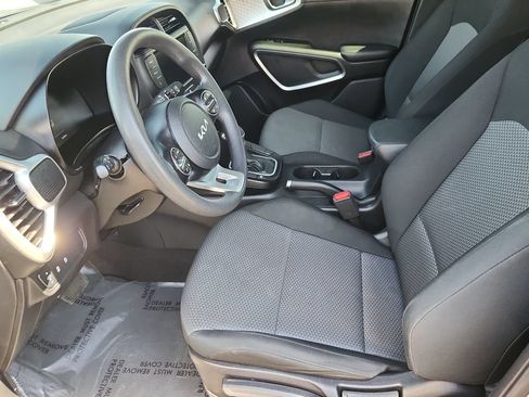 Used 2023 Kia Soul LX w/ Option Group 015 FWD image 7