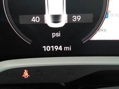 Used 2022 Porsche Taycan image 37