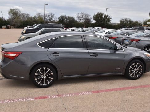 Used 2018 Toyota Avalon XLE Premium image 5