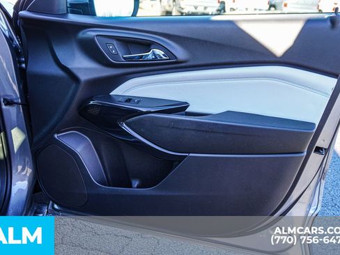 Used 2025 Chevrolet Trax LT w/ LT Convenience Package image 46