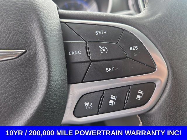 Used 2024 Chrysler Pacifica Touring-L FWD image 18