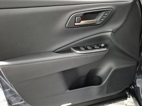 New 2025 Toyota Crown Signia image 13