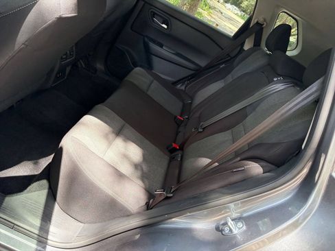 Used 2025 Nissan Rogue SV FWD image 40