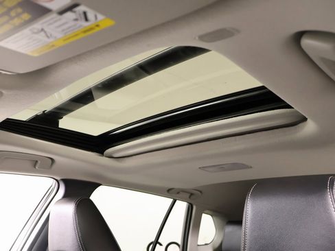 Used 2025 Toyota Corolla Cross XLE image 15