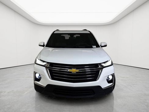 Used 2024 Chevrolet Traverse LT FWD image 2