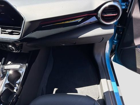 Used 2026 Chevrolet Trax RS w/ Sunroof Package FWD image 16