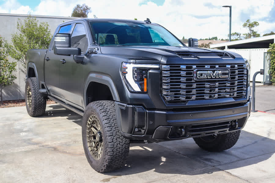 Used 2025 GMC Sierra 2500 Denali Ultimate w/ Max Trailering Package AWD/4WD image 3