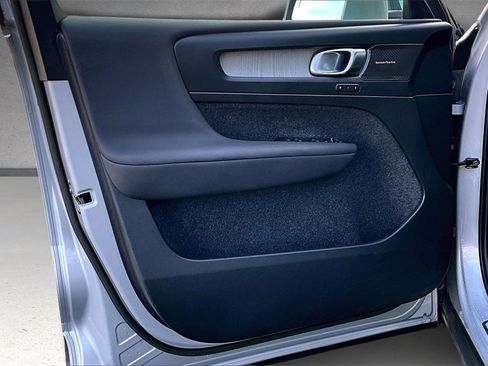 Certified 2023 Volvo XC40 B5 Ultimate w/ Protection Package Premier image 20