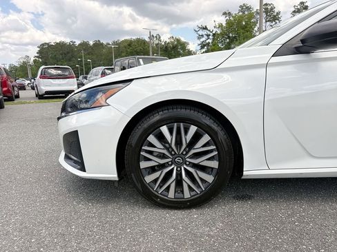 Used 2024 Nissan Altima 2.5 SV FWD image 13