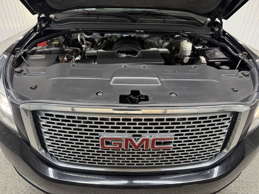 Used 2015 GMC Yukon Denali w/ Premium Package AWD/4WD image 44