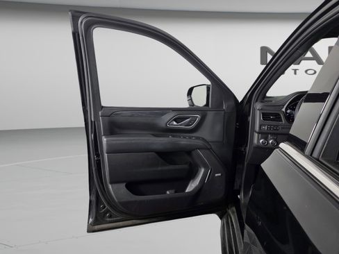 Used 2022 GMC Yukon XL SLT w/ SLT Luxury Package image 7