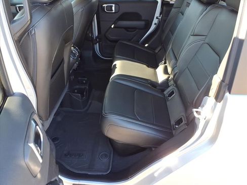 Used 2023 Jeep Gladiator Overland w/ Cold Weather Group image 12