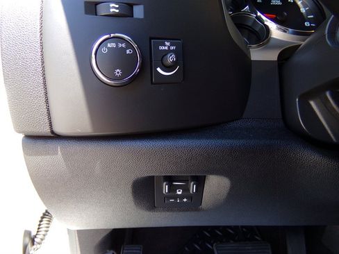 Used 2011 Chevrolet Silverado 1500 LT AWD/4WD image 32