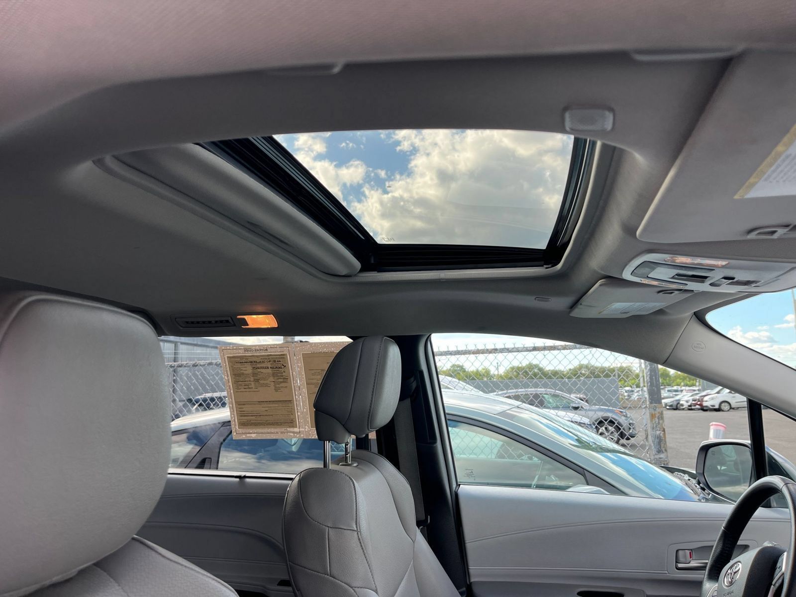 Used 2025 Toyota Sienna XLE FWD image 29