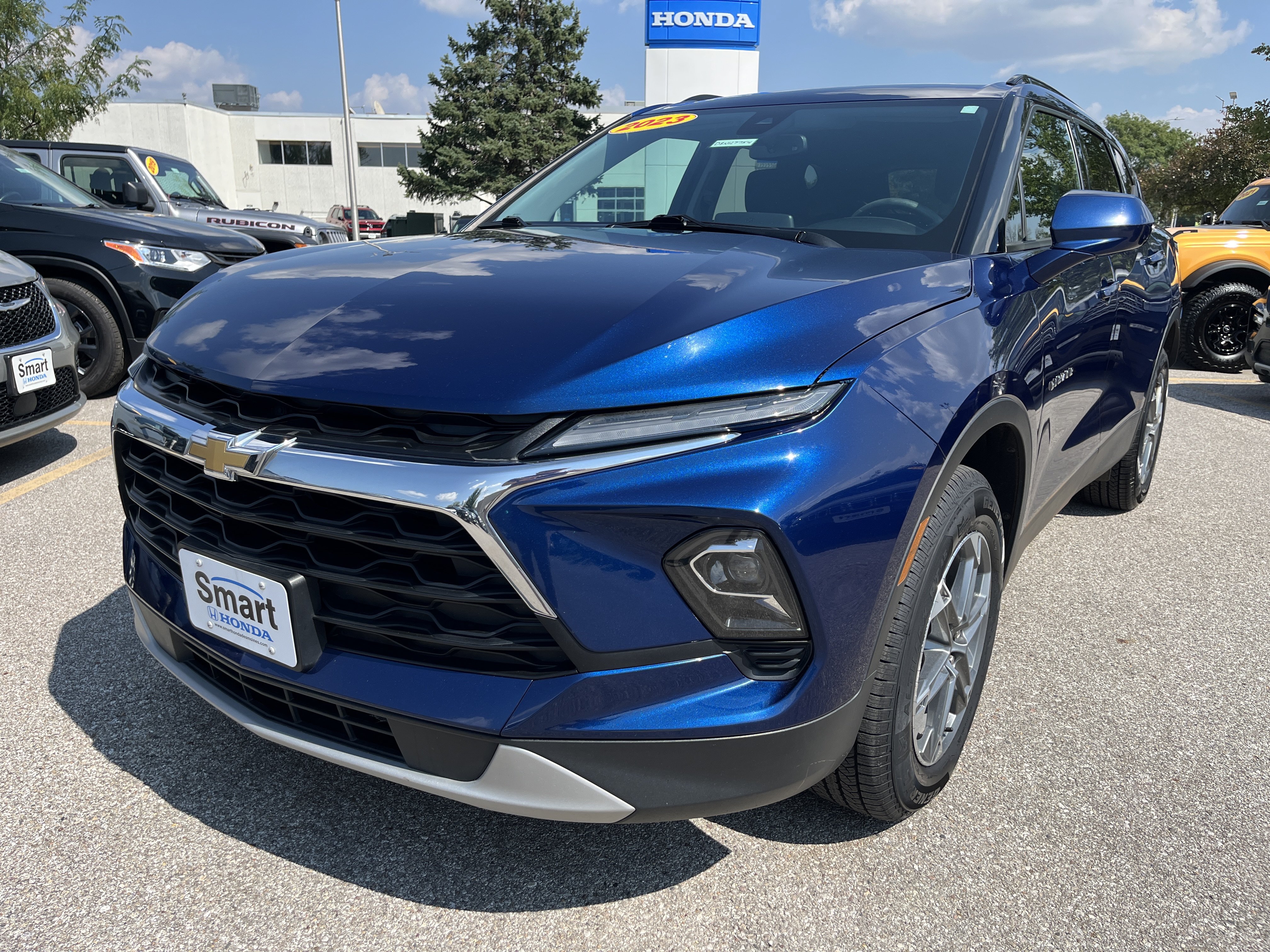 Used 2023 Chevrolet Blazer LT w/ Convenience Package AWD/4WD image 2
