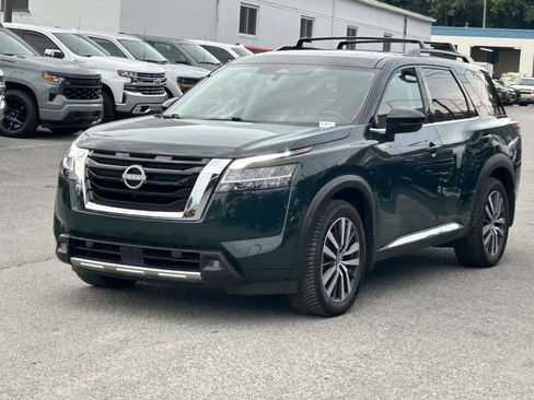 Used 2022 Nissan Pathfinder Platinum w/ Cargo Package AWD/4WD image 3