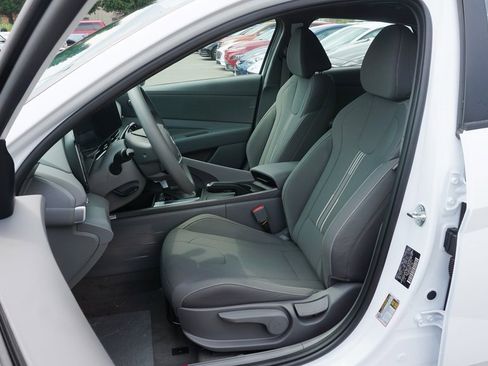 Used 2024 Hyundai Elantra SEL image 8