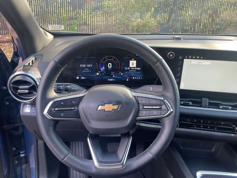 Used 2025 Chevrolet Equinox LT image 25