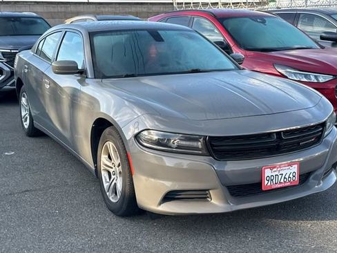Used 2019 Dodge Charger SXT image 2