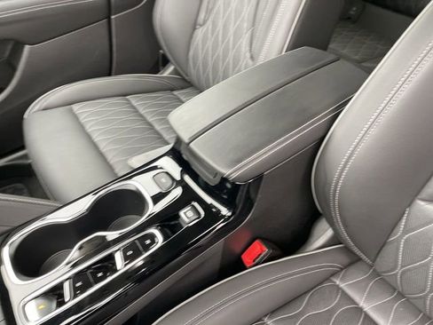 Used 2023 Buick Envision Avenir image 21