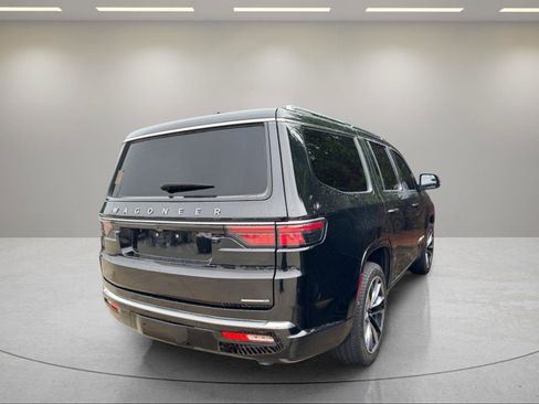 Used 2023 Jeep Wagoneer Series III w/ Premium Group I RWD image 5