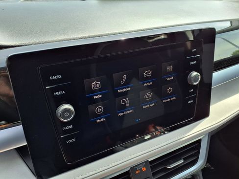 New 2026 Volkswagen Taos SE image 16