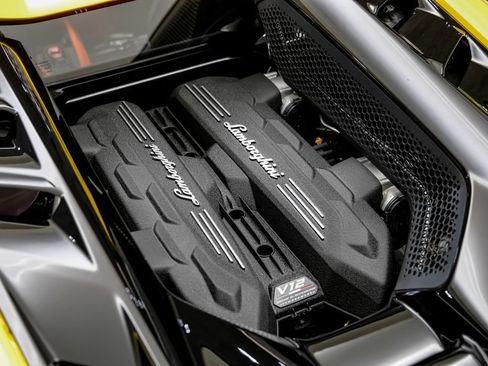 Used 2025 Lamborghini Revuelto AWD/4WD image 55