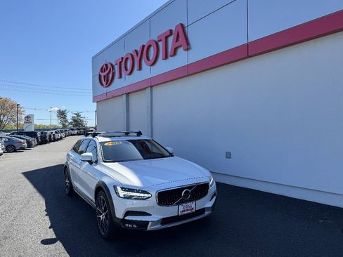 Used 2019 Volvo V90 T6 Cross Country w/ Protection Package Premier AWD/4WD image 1