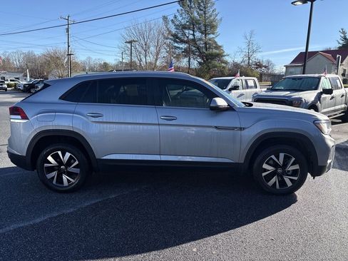 Used 2022 Volkswagen Atlas Cross Sport SE image 9